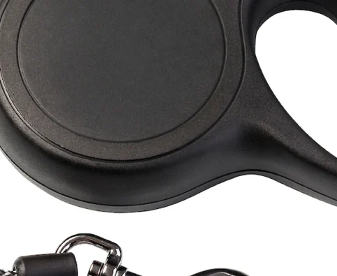 Why Retractable Leashes Can Be Dangerous